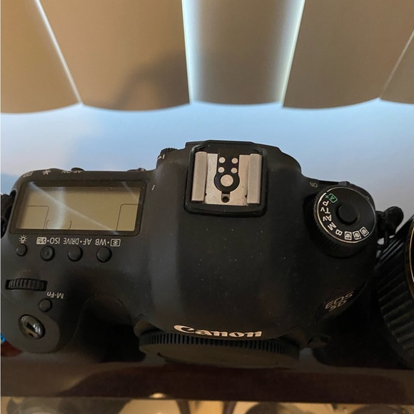 Cannon EOS 5D Digital Camera - Picture 3 of 8